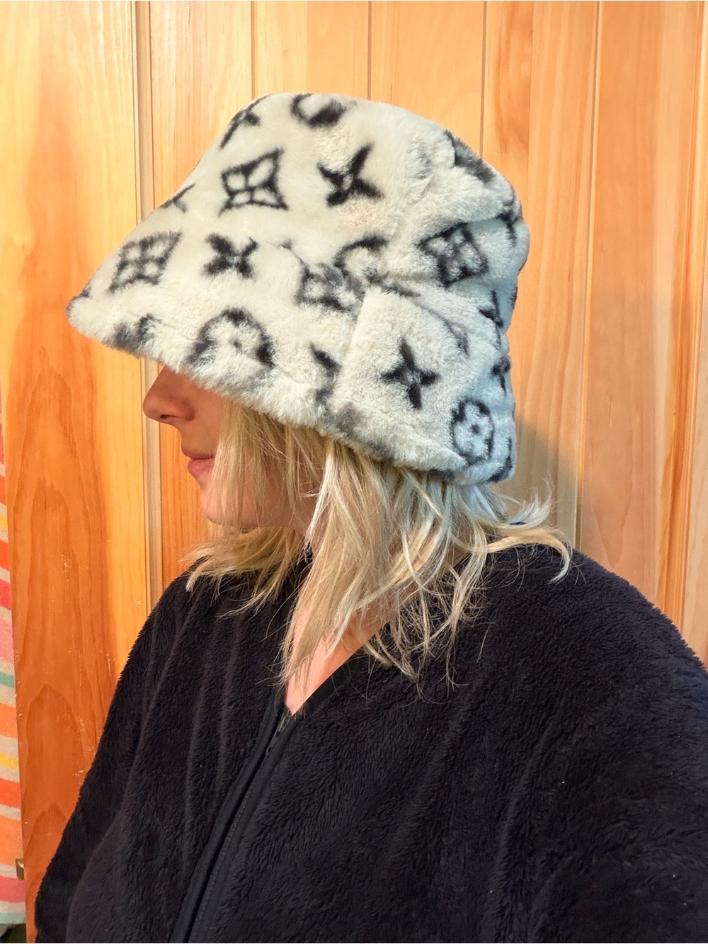 Faux Fur Bucket Hat - Picture 5 of 9